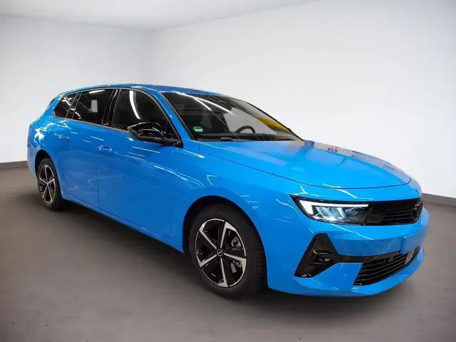 Opel Astra view 2