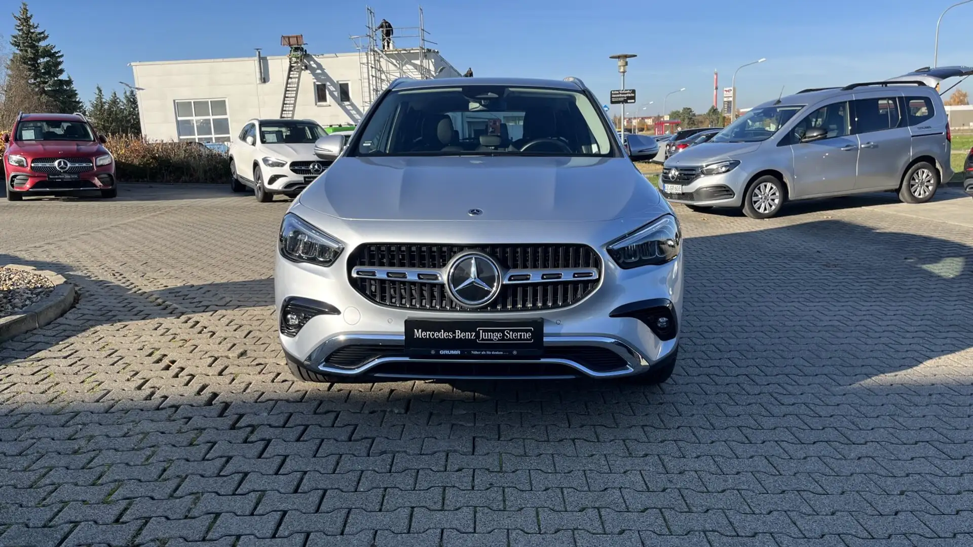 Mercedes-Benz GLA 180 GLA 180 d Progressive+Advanced+AHK+RüKa+CarPlay+ Silber - 2