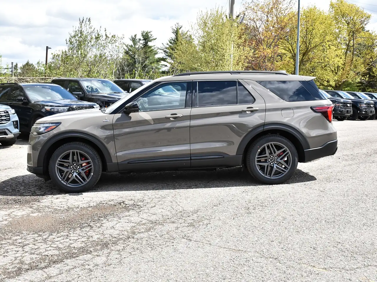 Ford Explorer снимка Ford Explorer