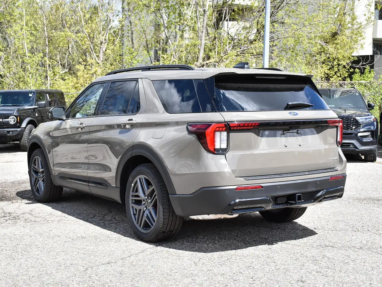 Ford Explorer снимка Ford Explorer