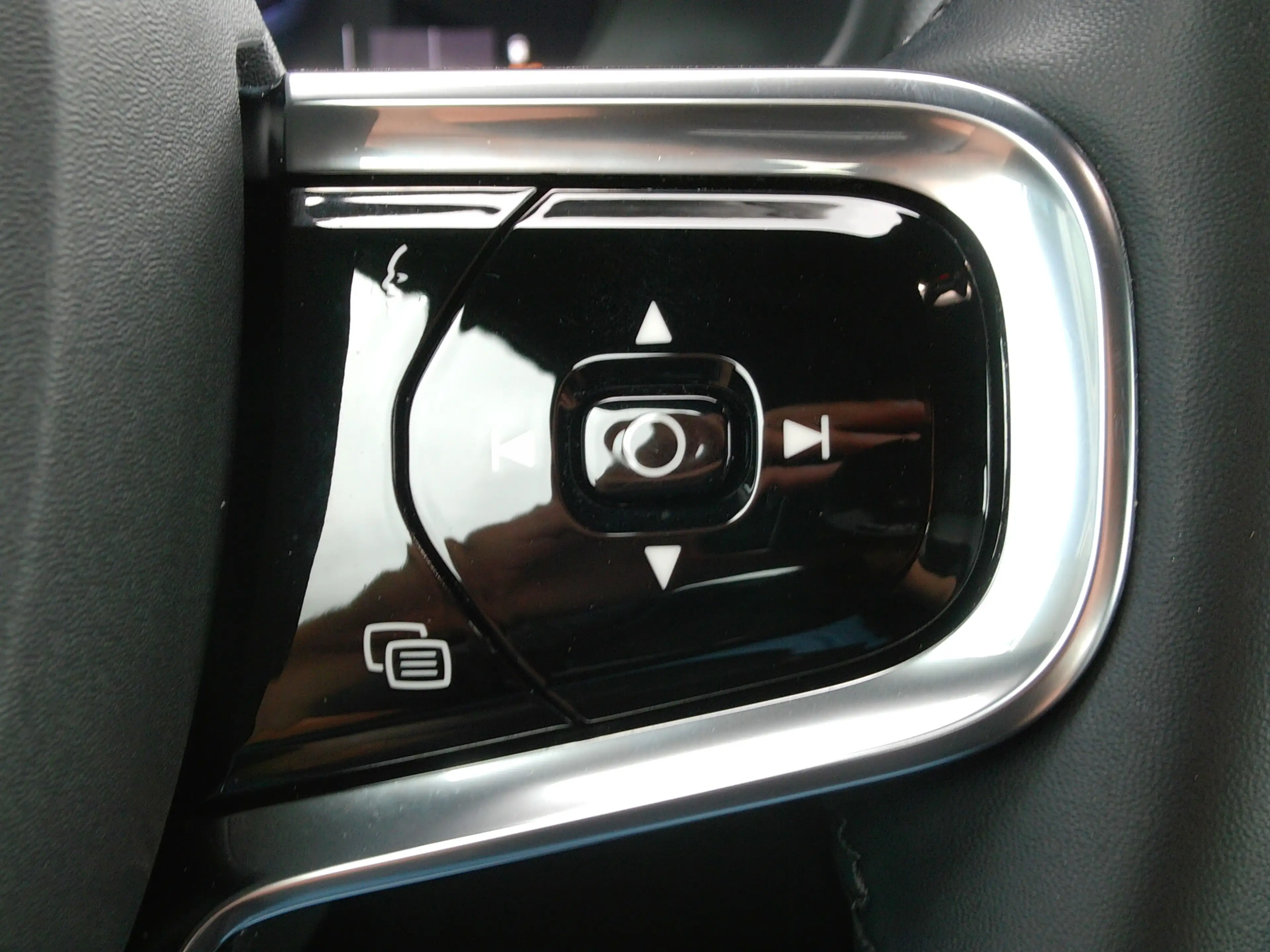 Polestar 2 Standard Range 63 kWh, SOH 92.1 % / Trekhaak / Car — photo 11