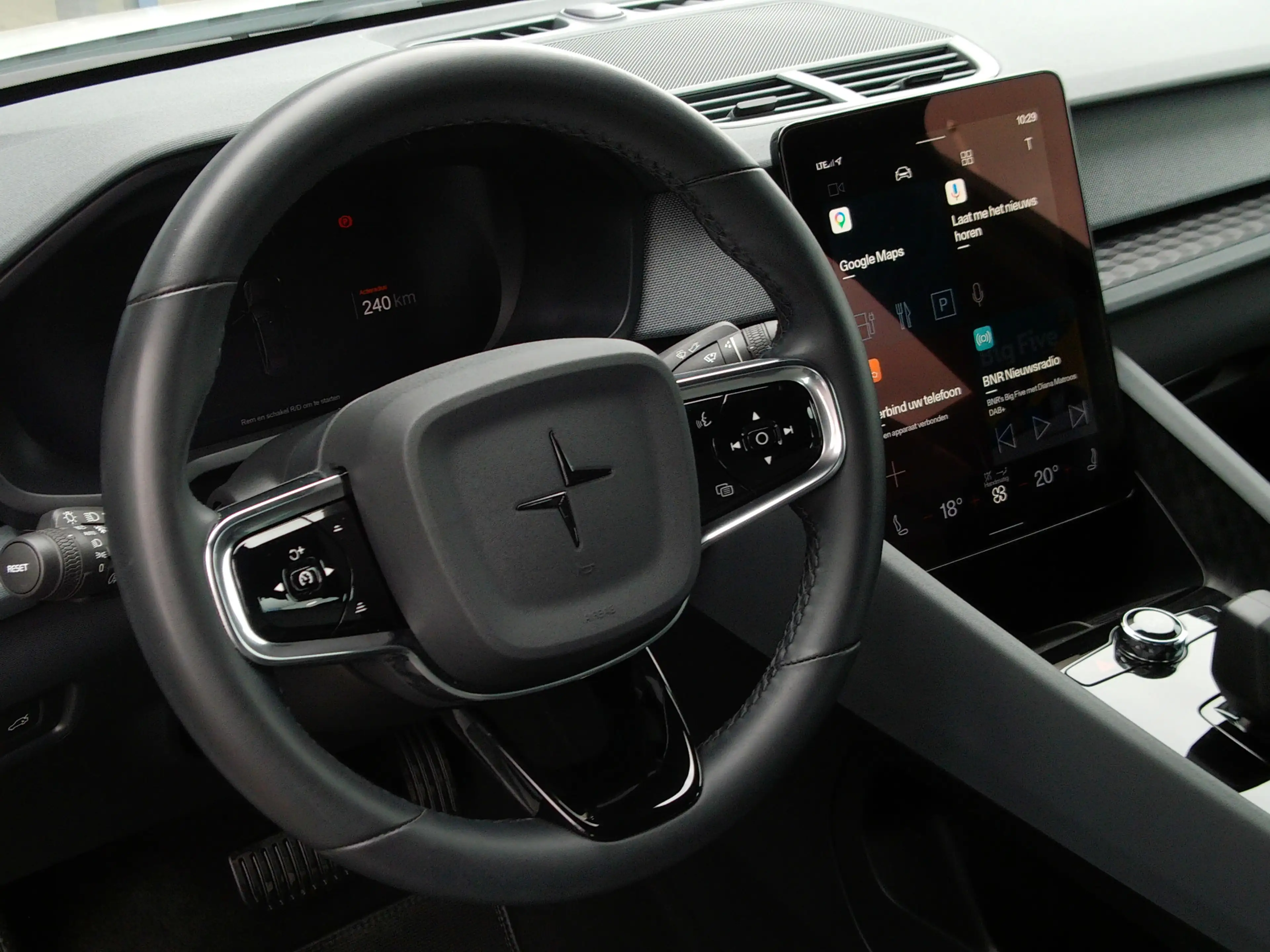 Polestar 2 Standard Range 63 kWh, SOH 92.1 % / Trekhaak / Car — photo 4