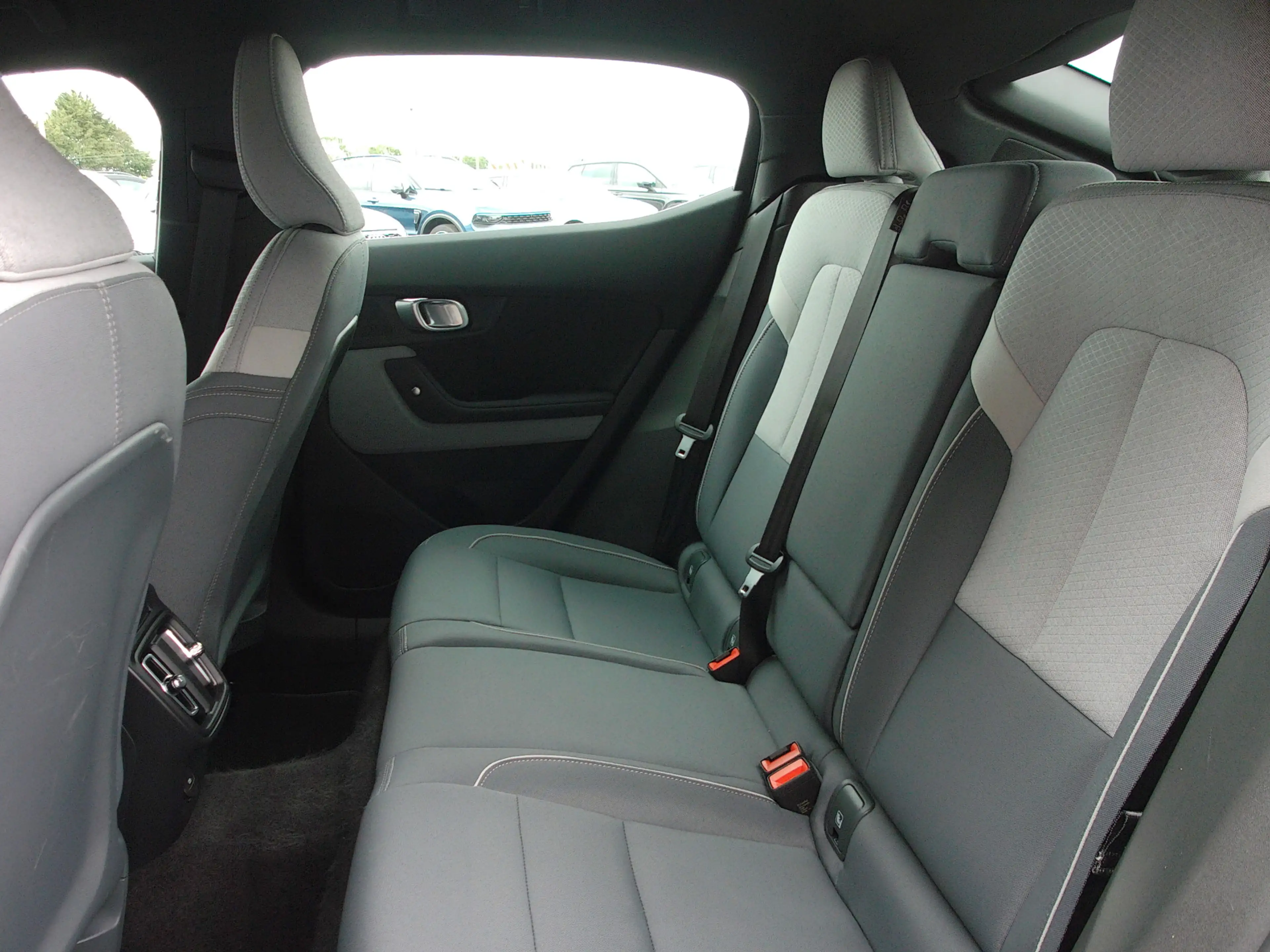Polestar 2 Standard Range 63 kWh, SOH 92.1 % / Trekhaak / Car — photo 6