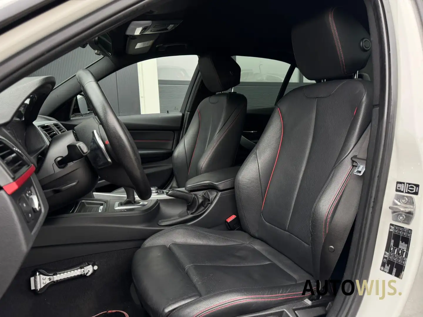 BMW 320 3-serie 320i Upgrade Edition|SPORT|Leder|Groot NAV Blanc - 2