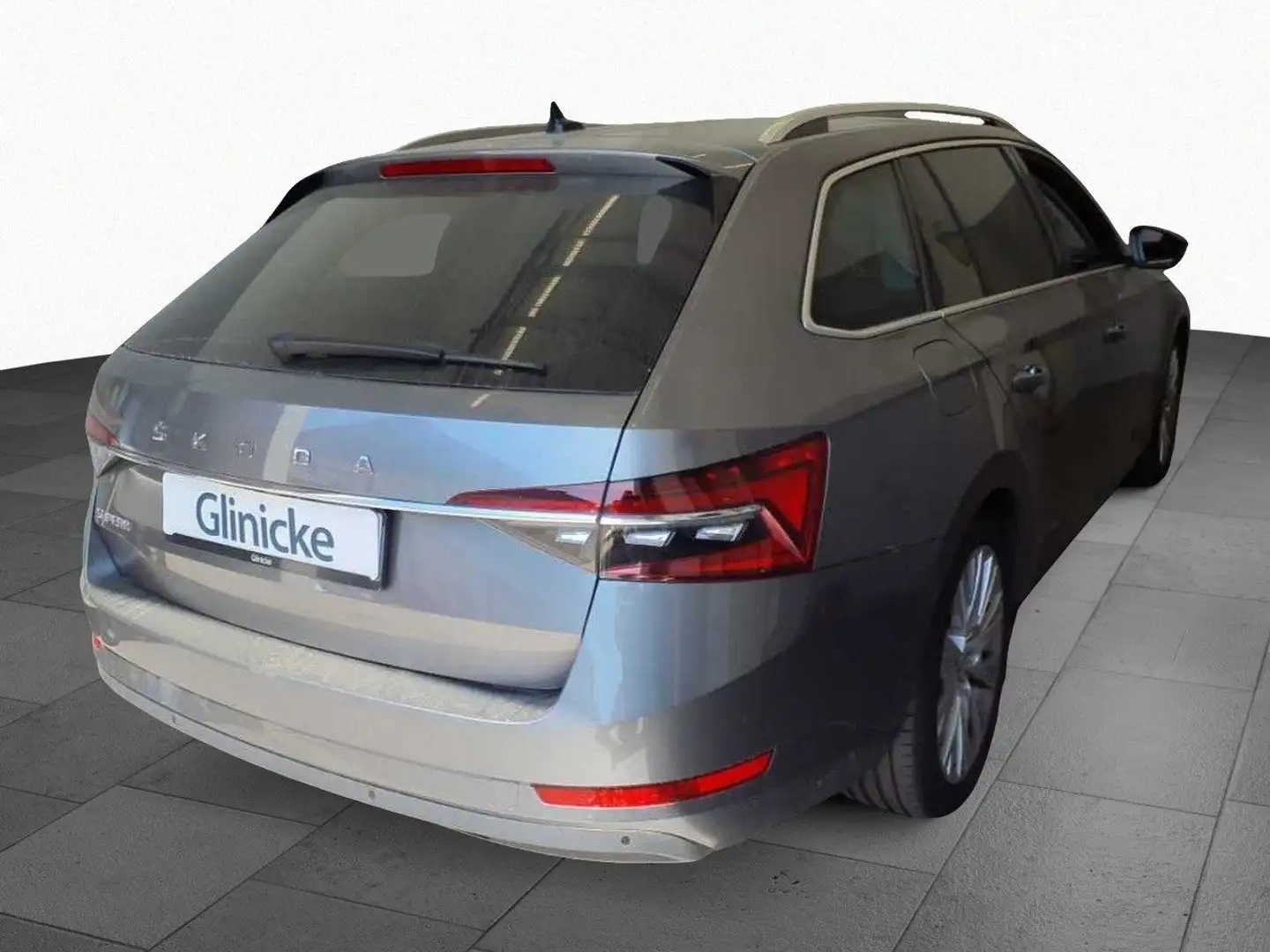 Skoda Superb Combi 2.0 TDI DSG Style Navi Klima USB Silber - 2