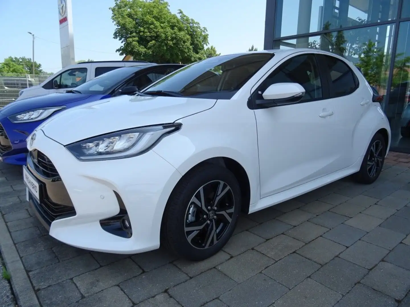 Toyota Yaris Hybrid 116 1.5 VVT-i Teamplayer + Saftey + Winter Weiß - 1