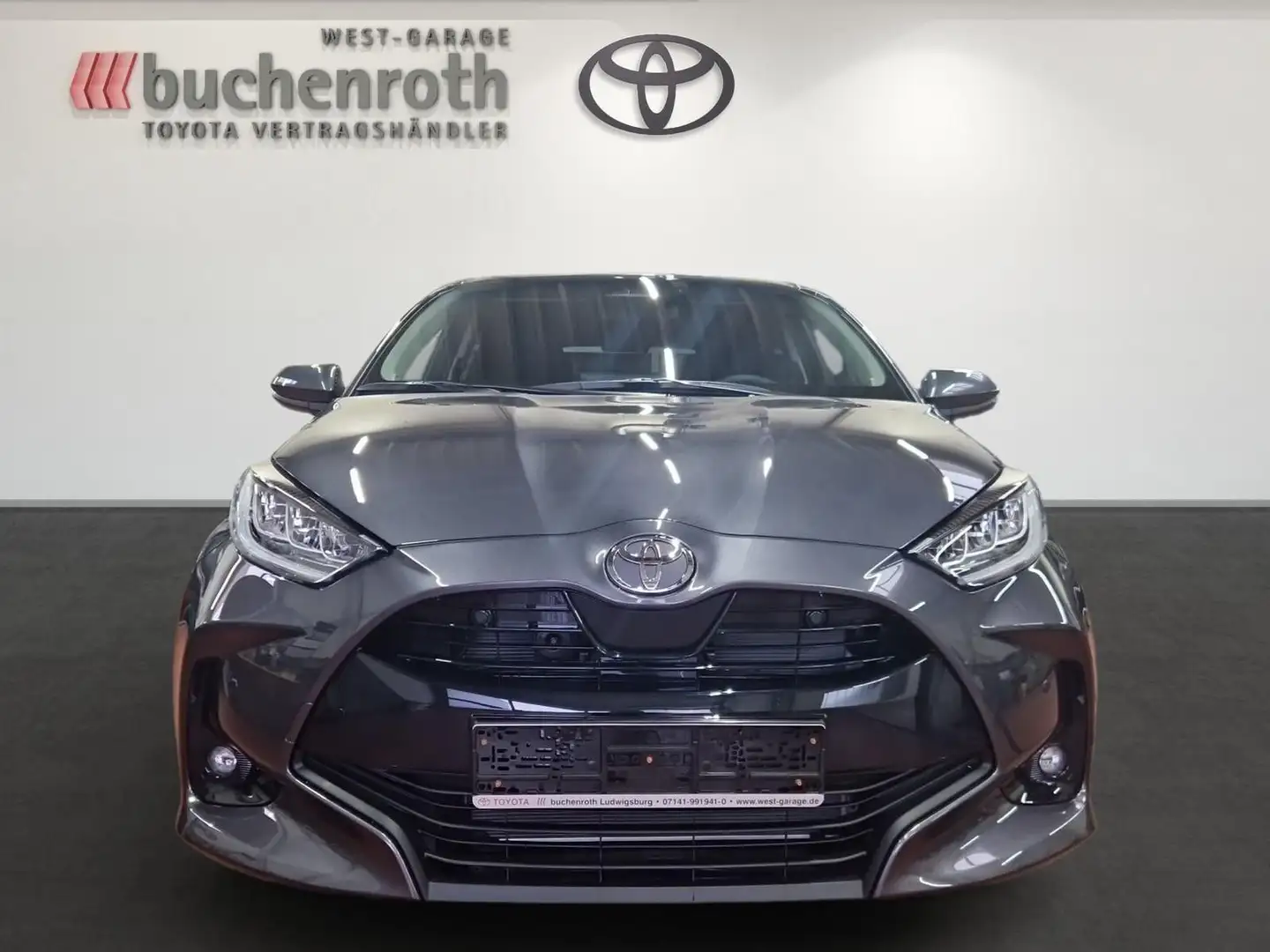Toyota Yaris Hybrid Team D+Safty & Comfort Paket Safty+ Серый - 2