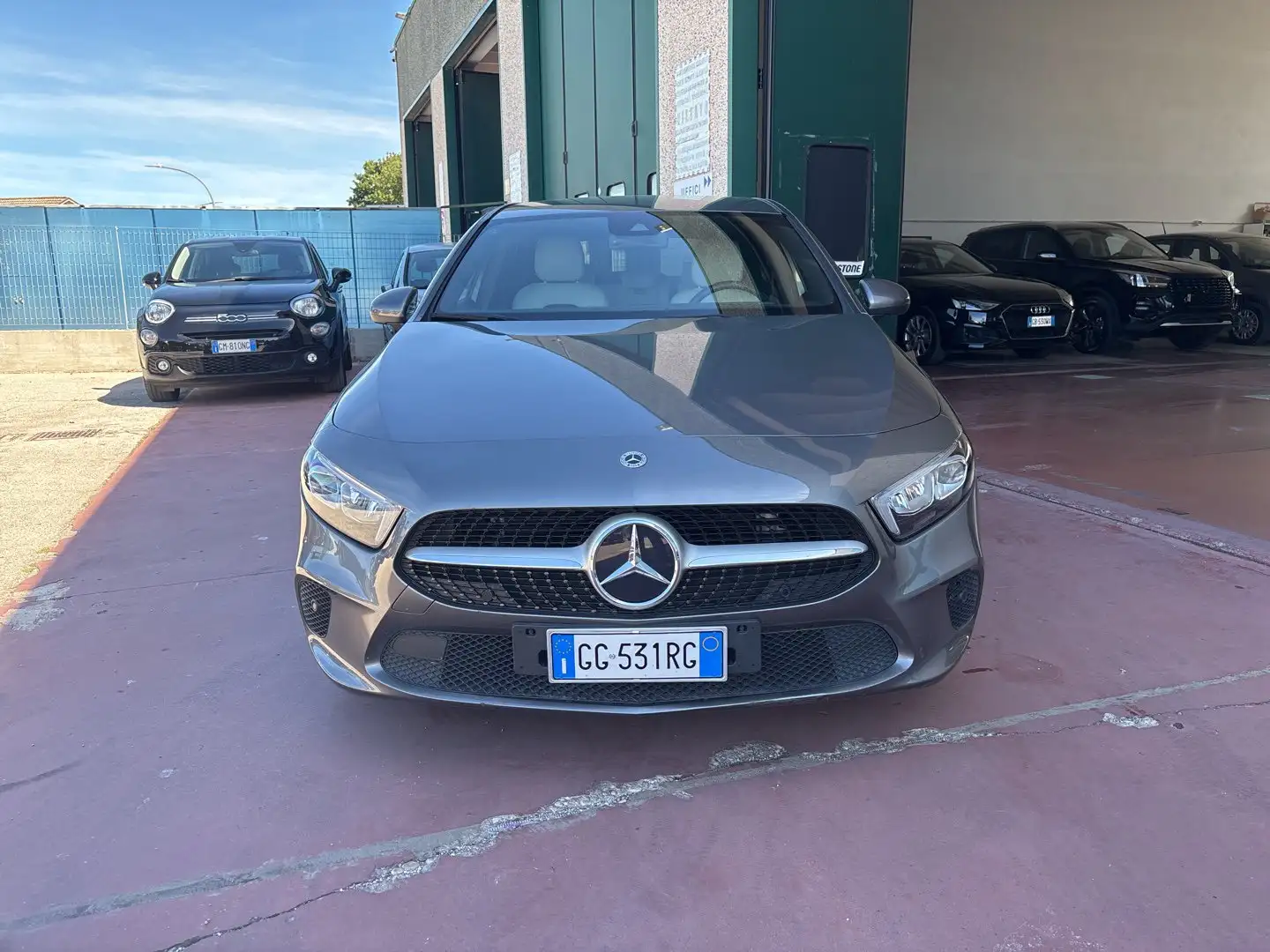 Mercedes-Benz A 180 A 180 d Automatic Business Extra Gris - 2