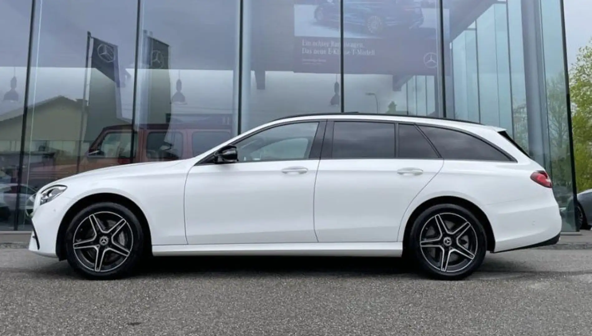 Mercedes-Benz E 300 de T-Modell 4Matic AMG Line 320PS *VOLL* Weiß - 2