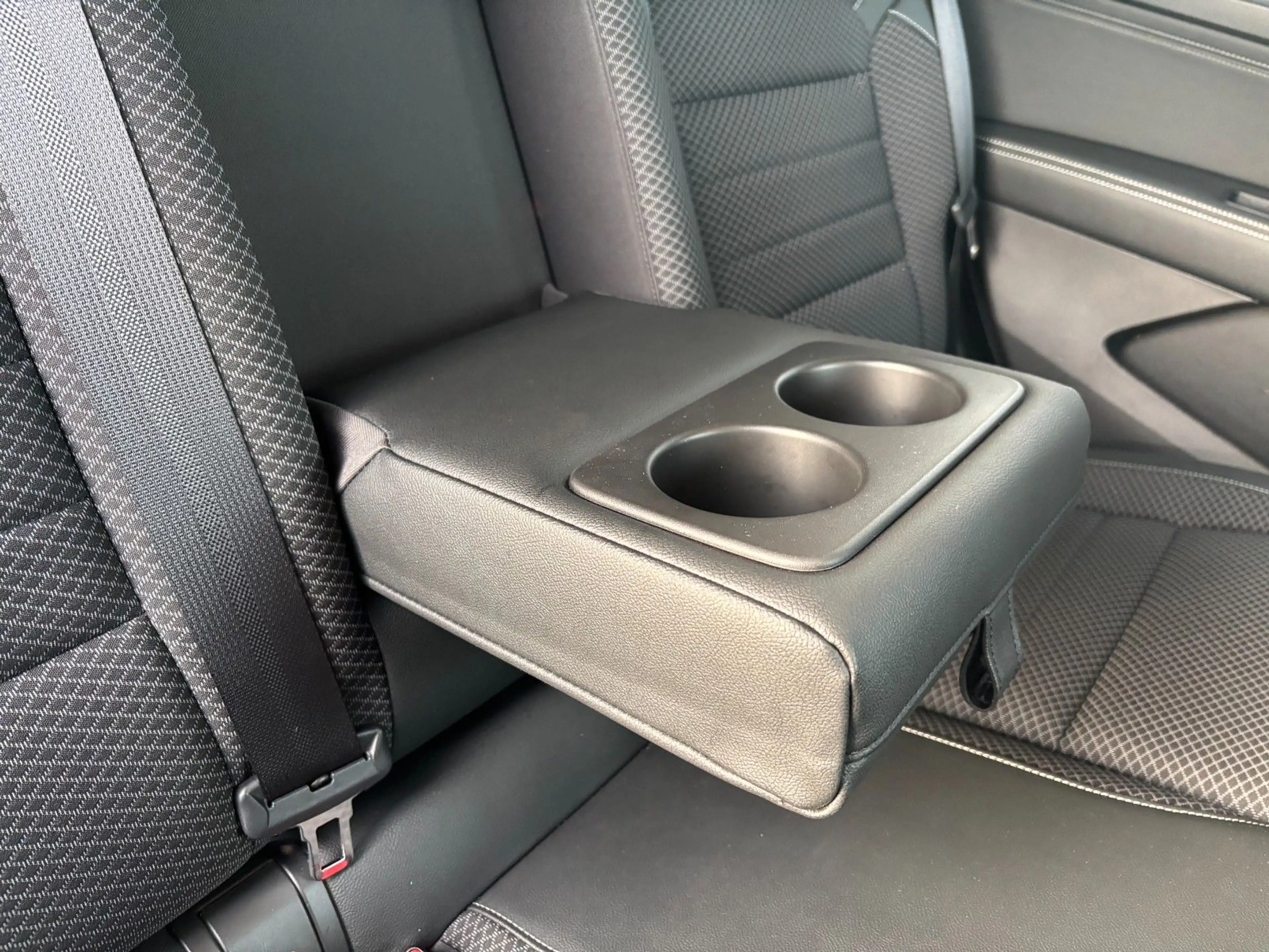 Renault Arkana TCe 140 EDC Intens — photo 12