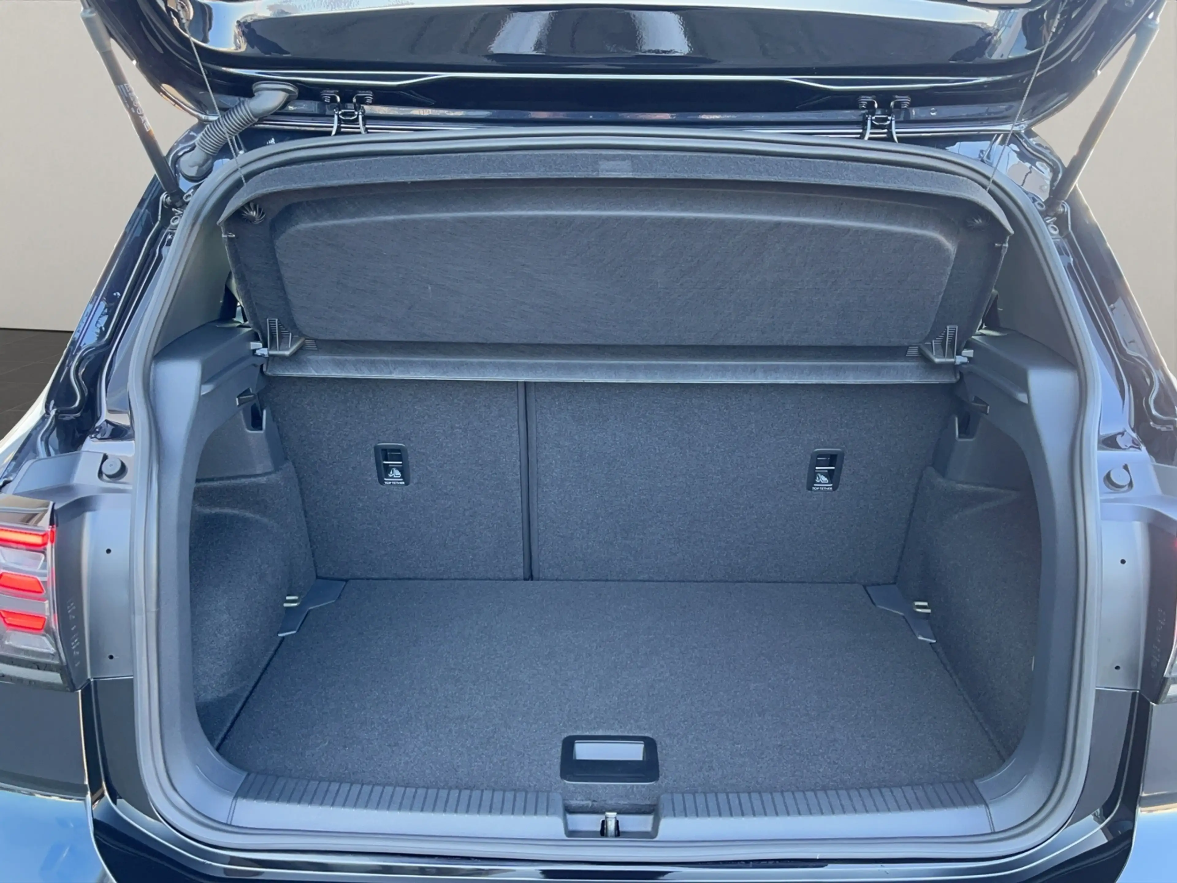 Volkswagen T-Cross 1.5 TSI ACT, R-Line, DSG — photo 9