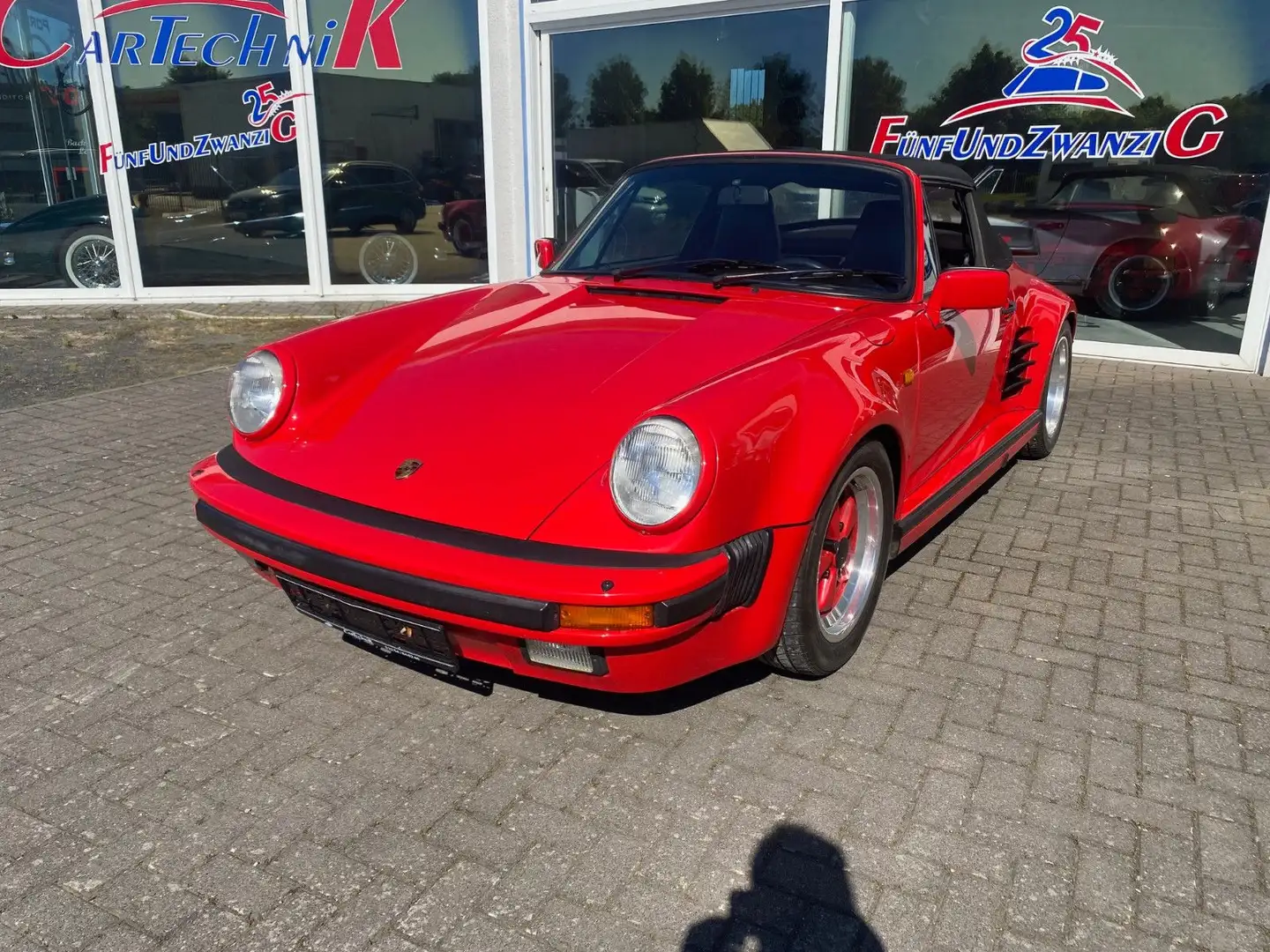 Porsche 911 Carrera Cabrio Turbo Look Rouge - 1