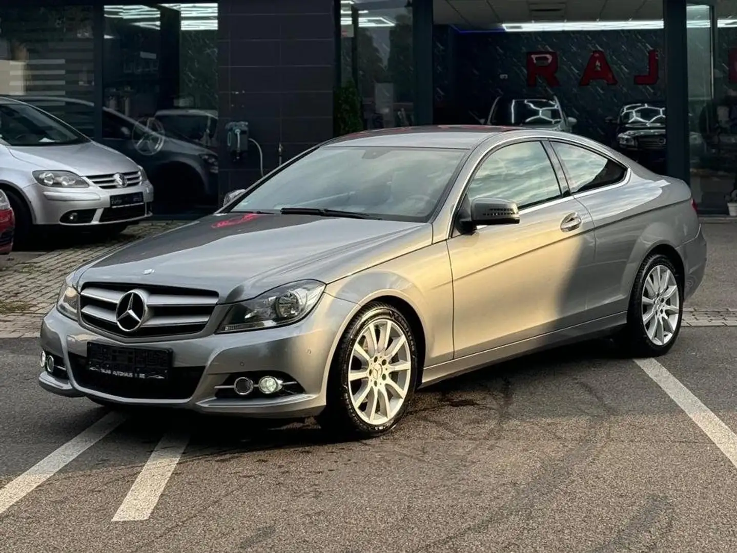 Mercedes-Benz C 200 C-Klasse Coupe Coupe (BlueEFFICIENCY) Grau - 1