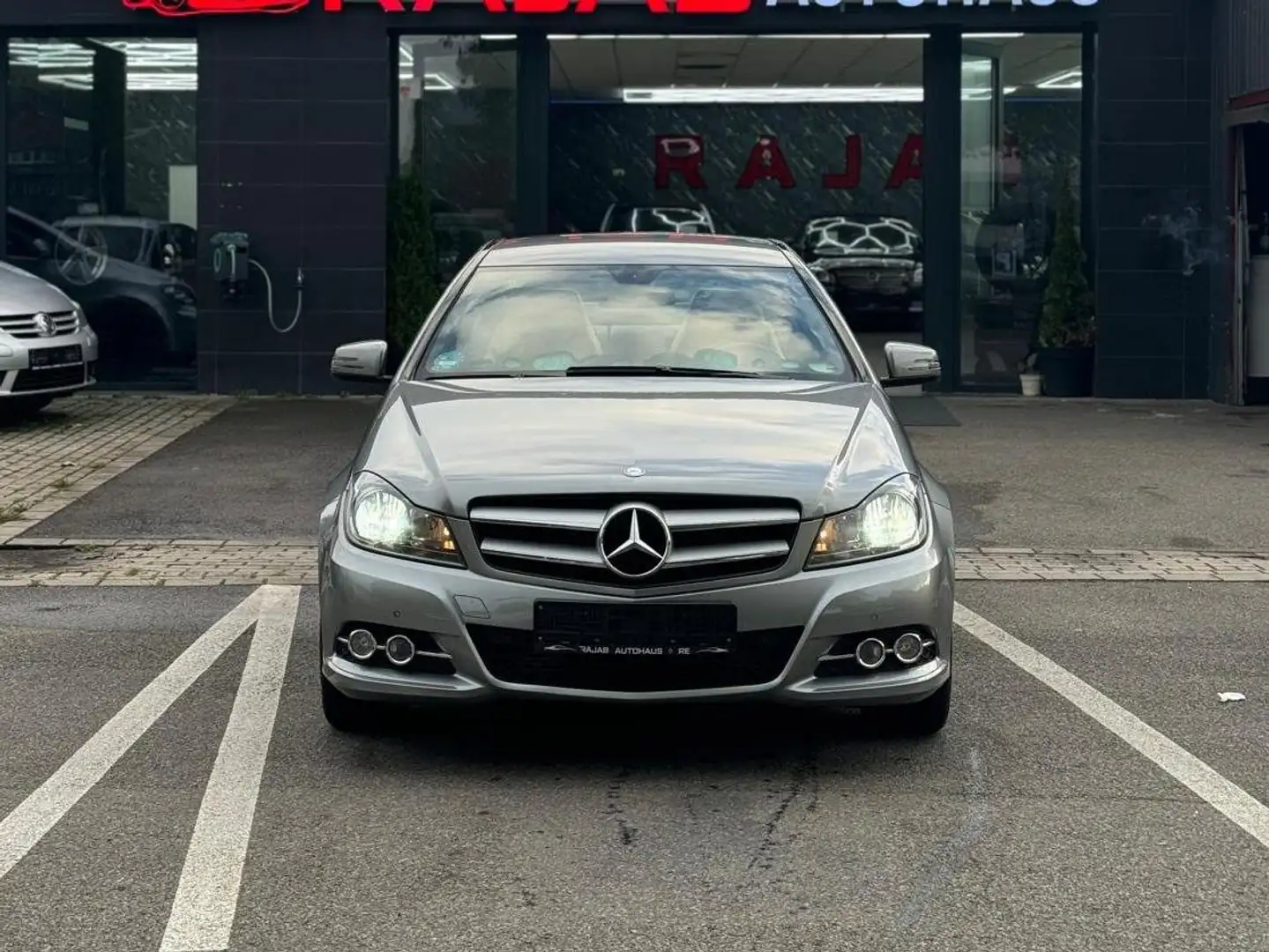 Mercedes-Benz C 200 C-Klasse Coupe Coupe (BlueEFFICIENCY) Grau - 2