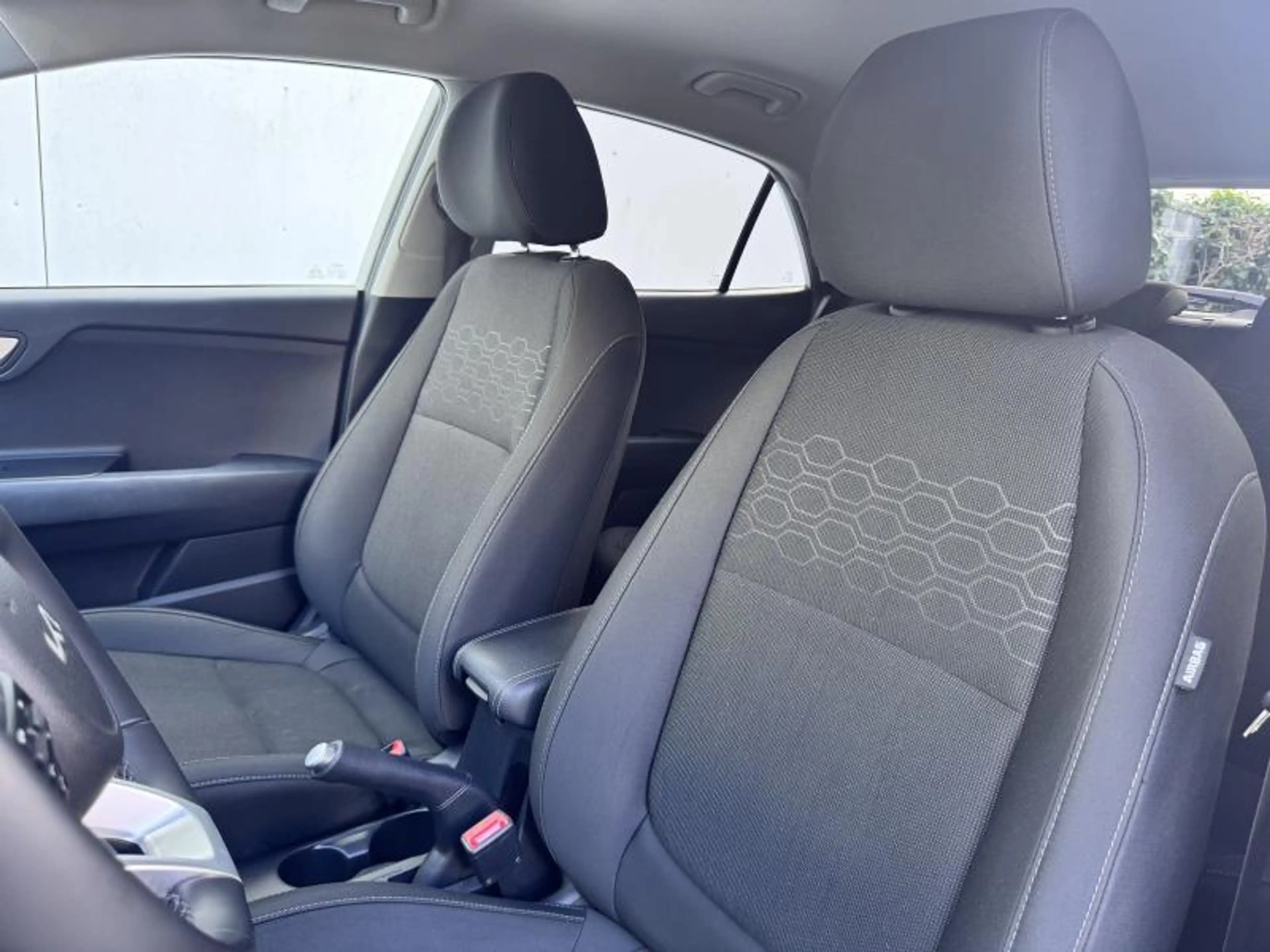 Kia Rio PULSE — photo 11