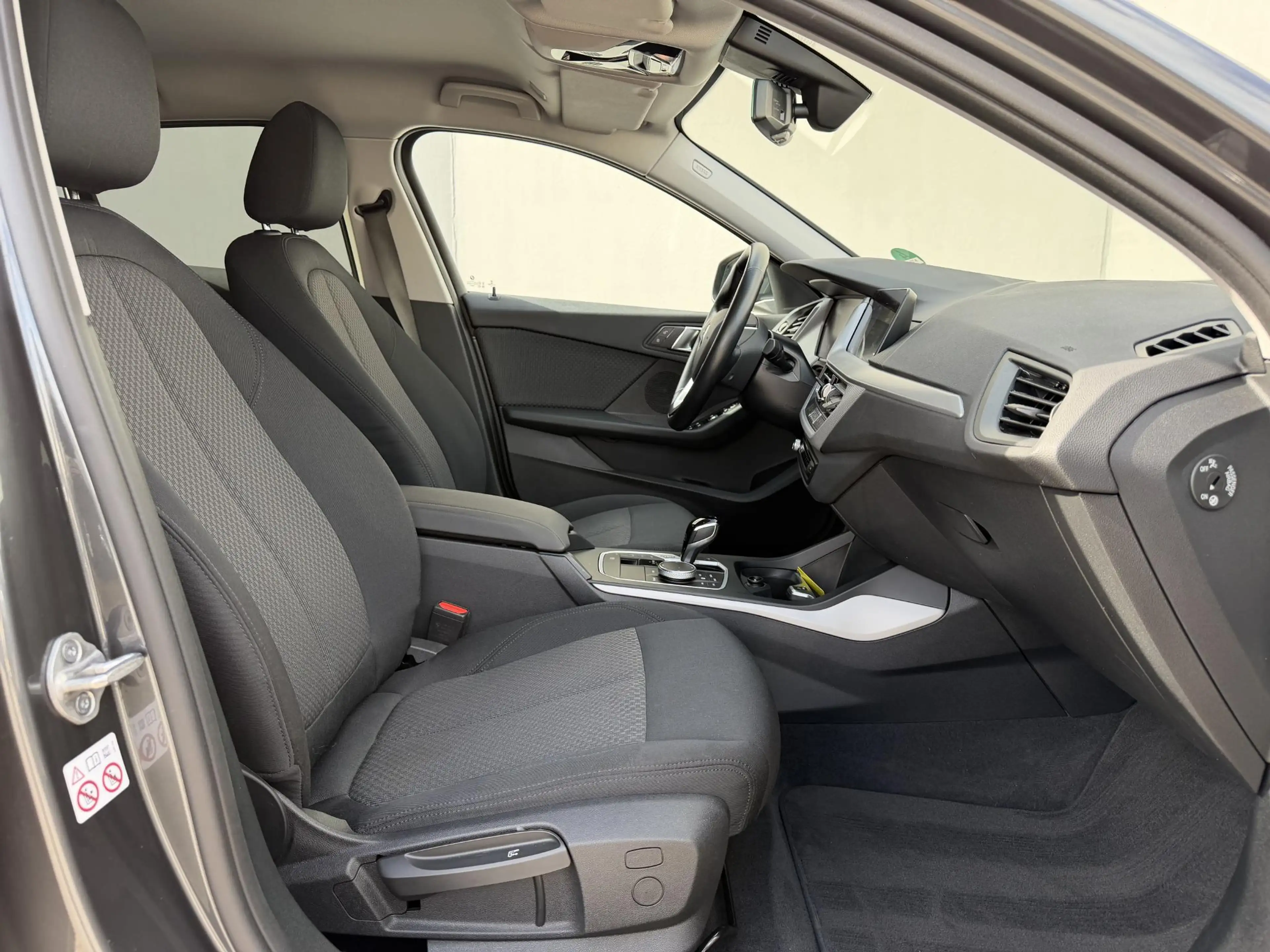 BMW 118 1 Serie 118i Business Edition / 1e Eigenaar / Navi — photo 35