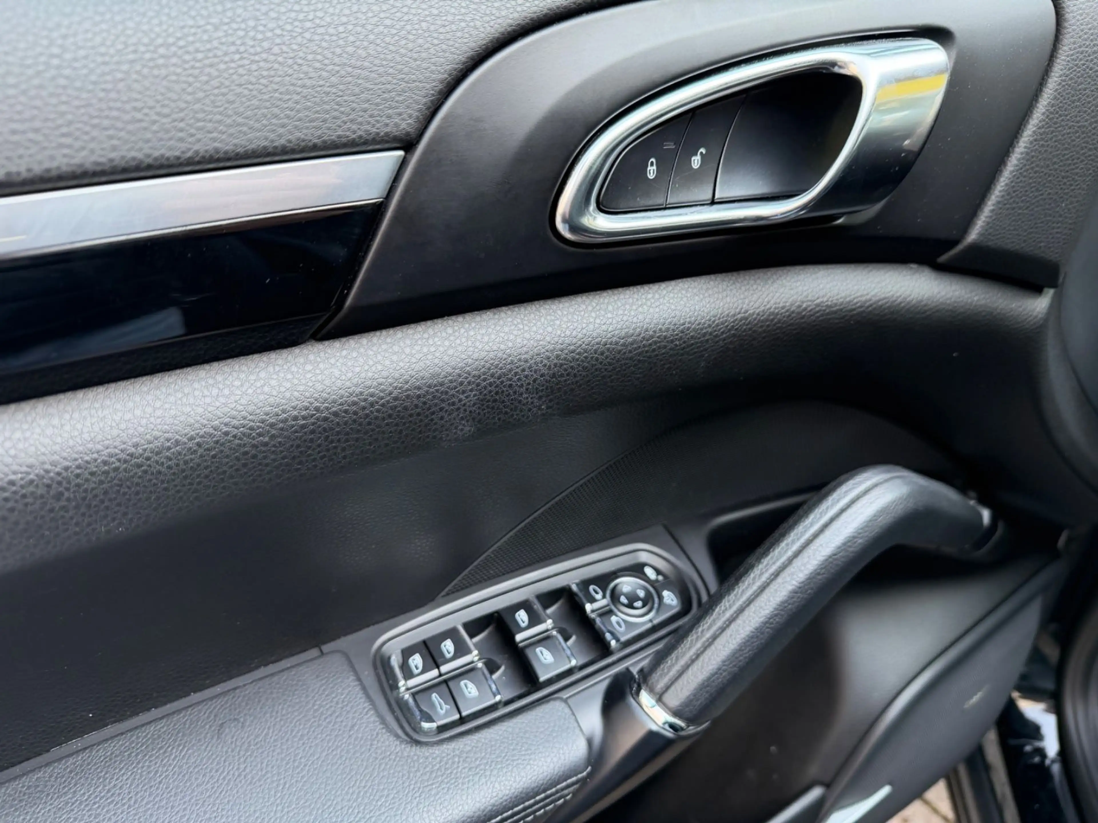 Porsche Cayenne Diesel Platinum Edition/SPORT CHRONO/PAN — photo 10