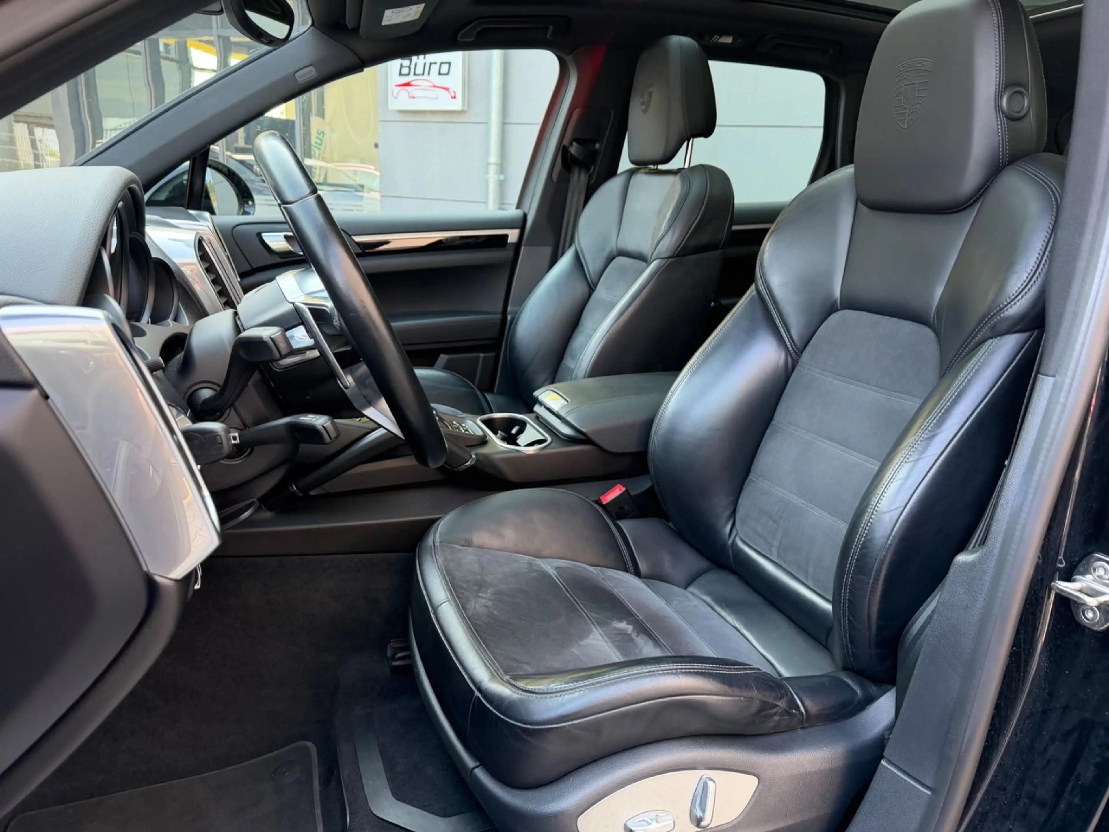 Porsche Cayenne Diesel Platinum Edition/SPORT CHRONO/PAN — photo 12