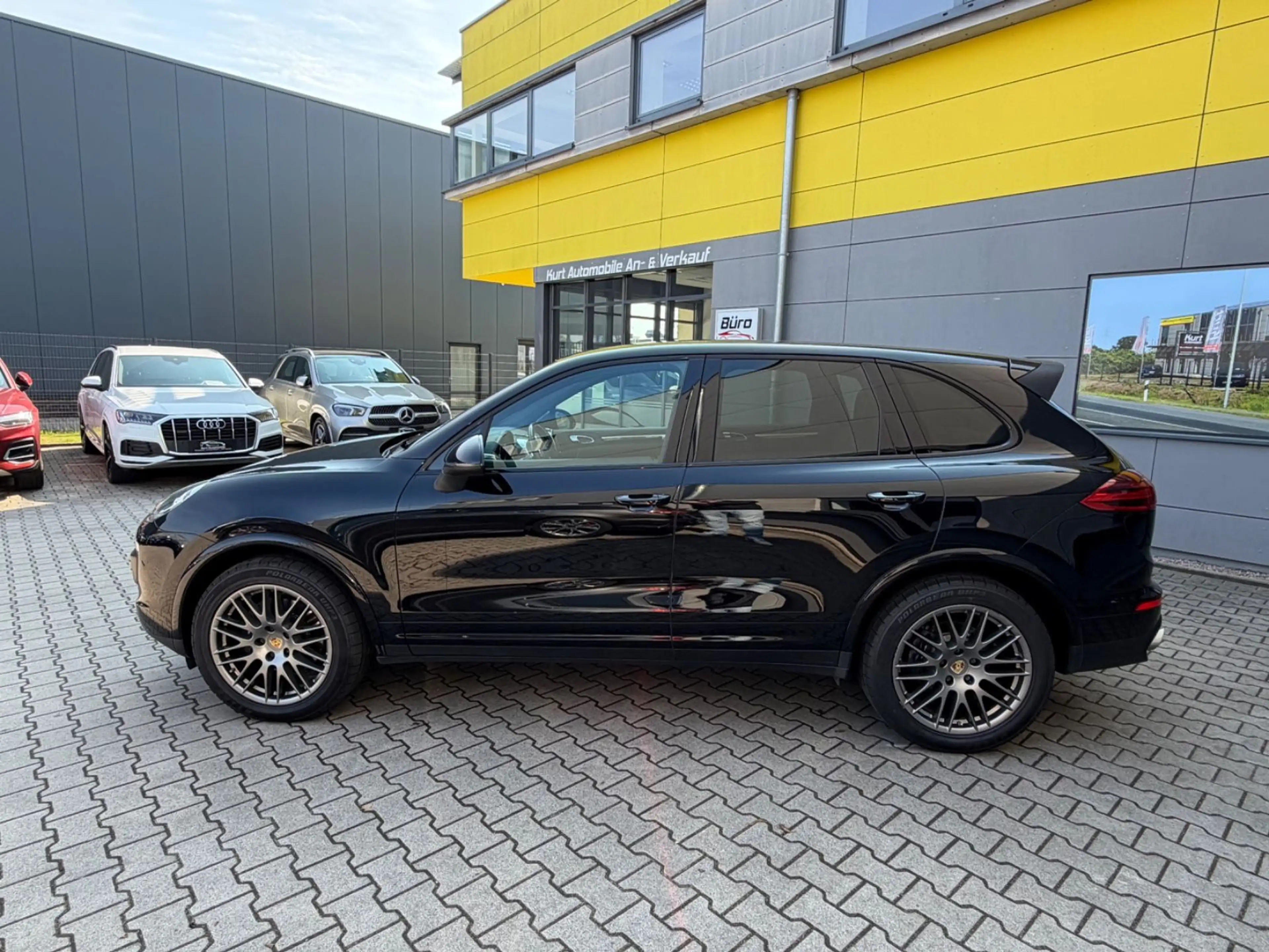 Porsche Cayenne Diesel Platinum Edition/SPORT CHRONO/PAN — photo 3