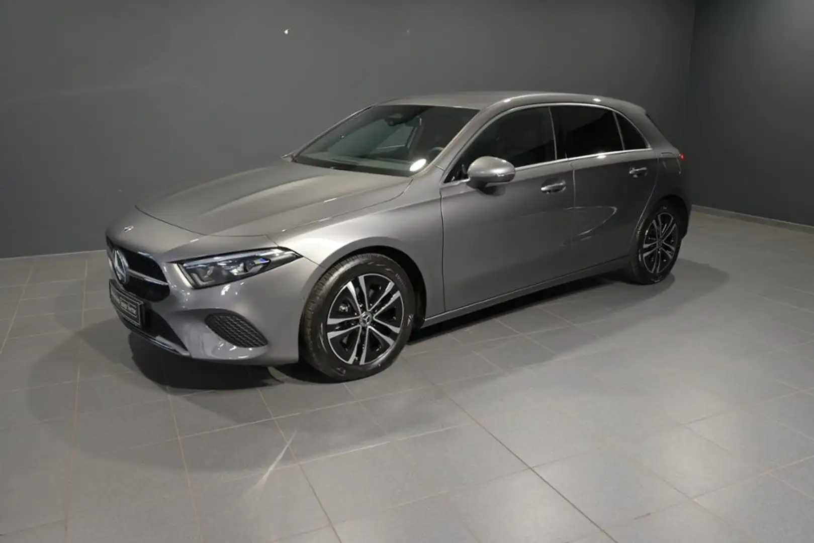 Mercedes-Benz A 200 d PROGRESSIVE/LED/NAVI/AHK/MBUX/SHZ Grau - 1