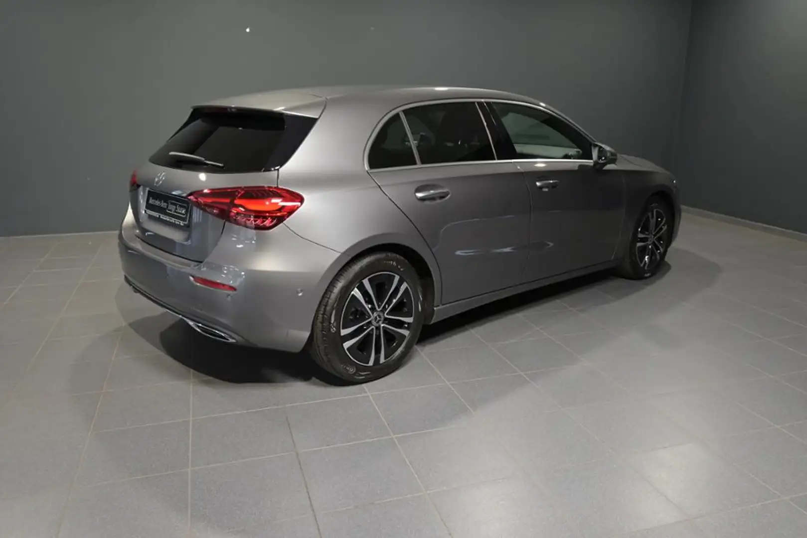 Mercedes-Benz A 200 d PROGRESSIVE/LED/NAVI/AHK/MBUX/SHZ Grau - 2