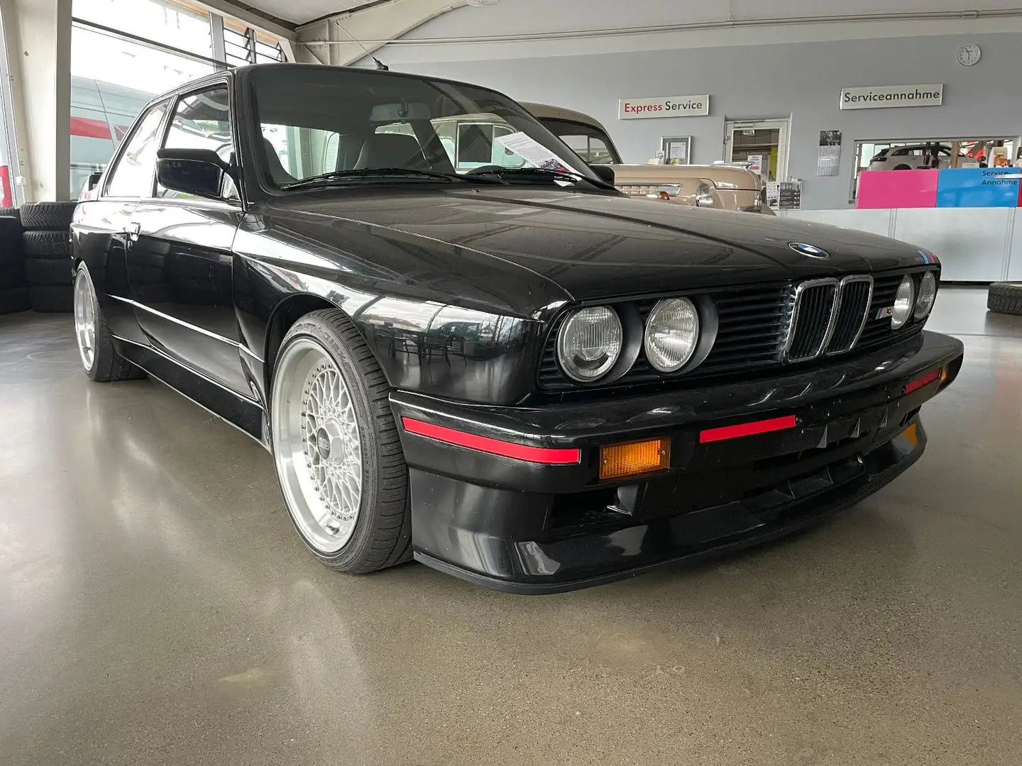 BMW M3 E30 Sport Evolution Schwarz - 2