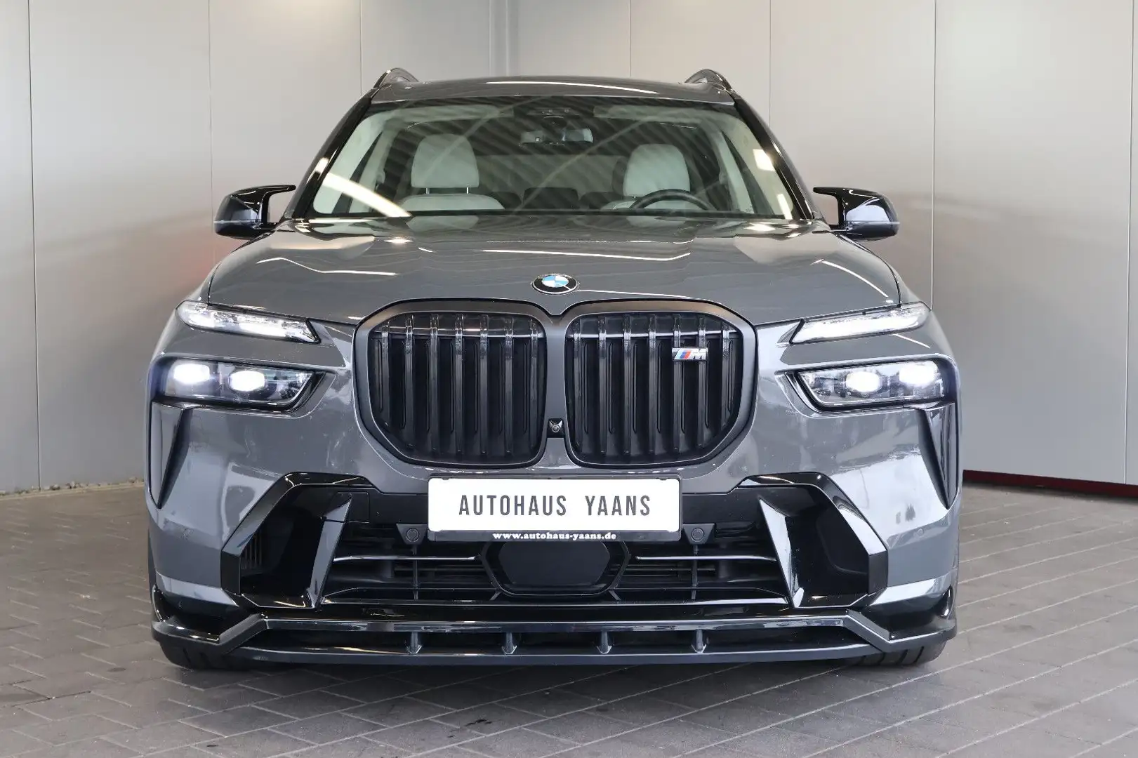 BMW X7 M60 i M PRO B&W+LUFT+SKY+HUD+GLOW+SOFT+23" Grau - 2