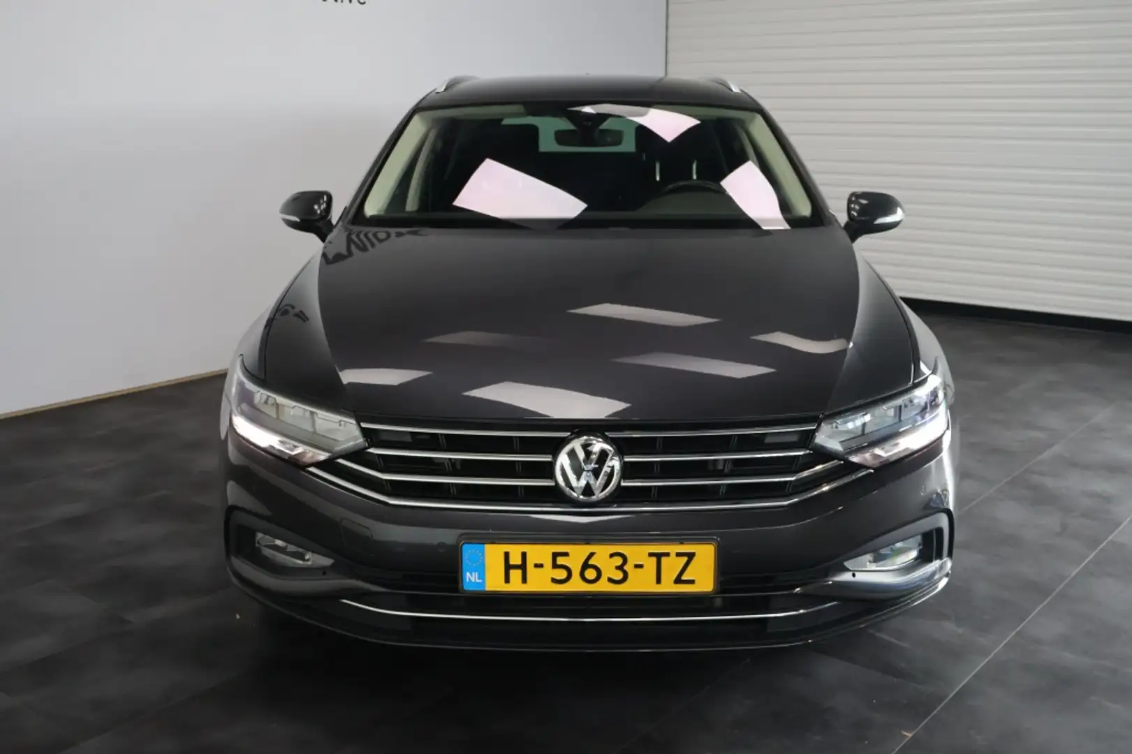 Volkswagen Passat Variant 1.5 TSI Comfort Busines | Trekhaak | Navigatie | C Gris - 2