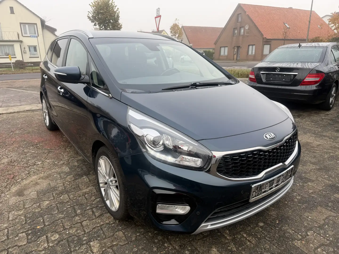 Kia Carens 1.7 CRDi 141 ISG Aut. Dream-Team Edition Blau - 1
