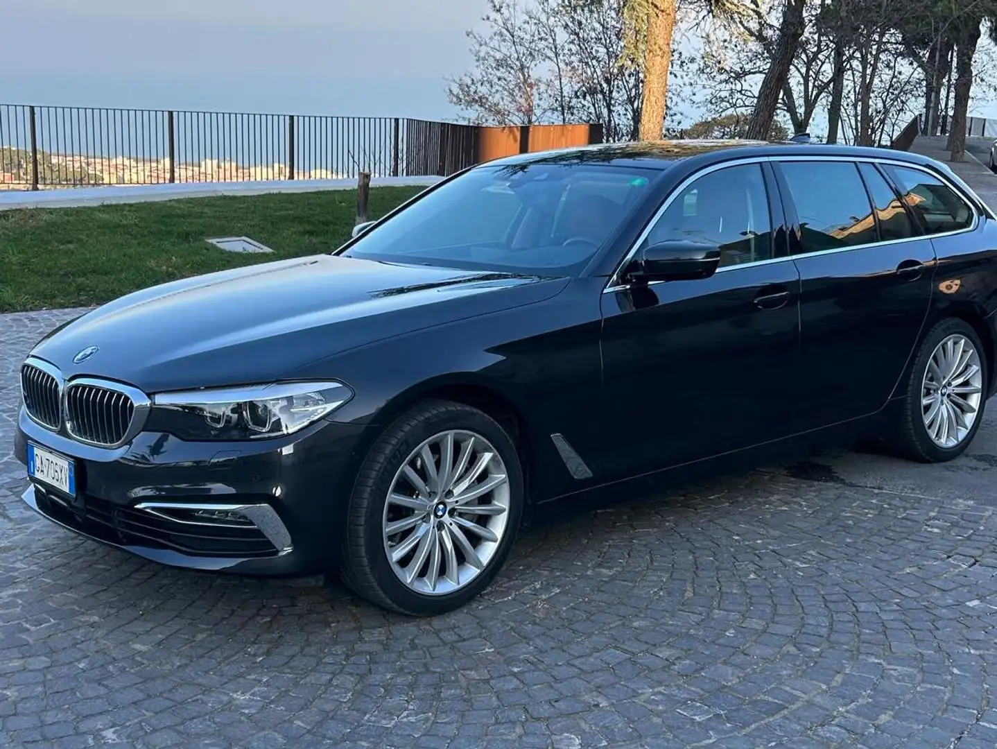 BMW 540 Serie 5 Touring 540d Touring xdrive Luxury auto Grigio - 2