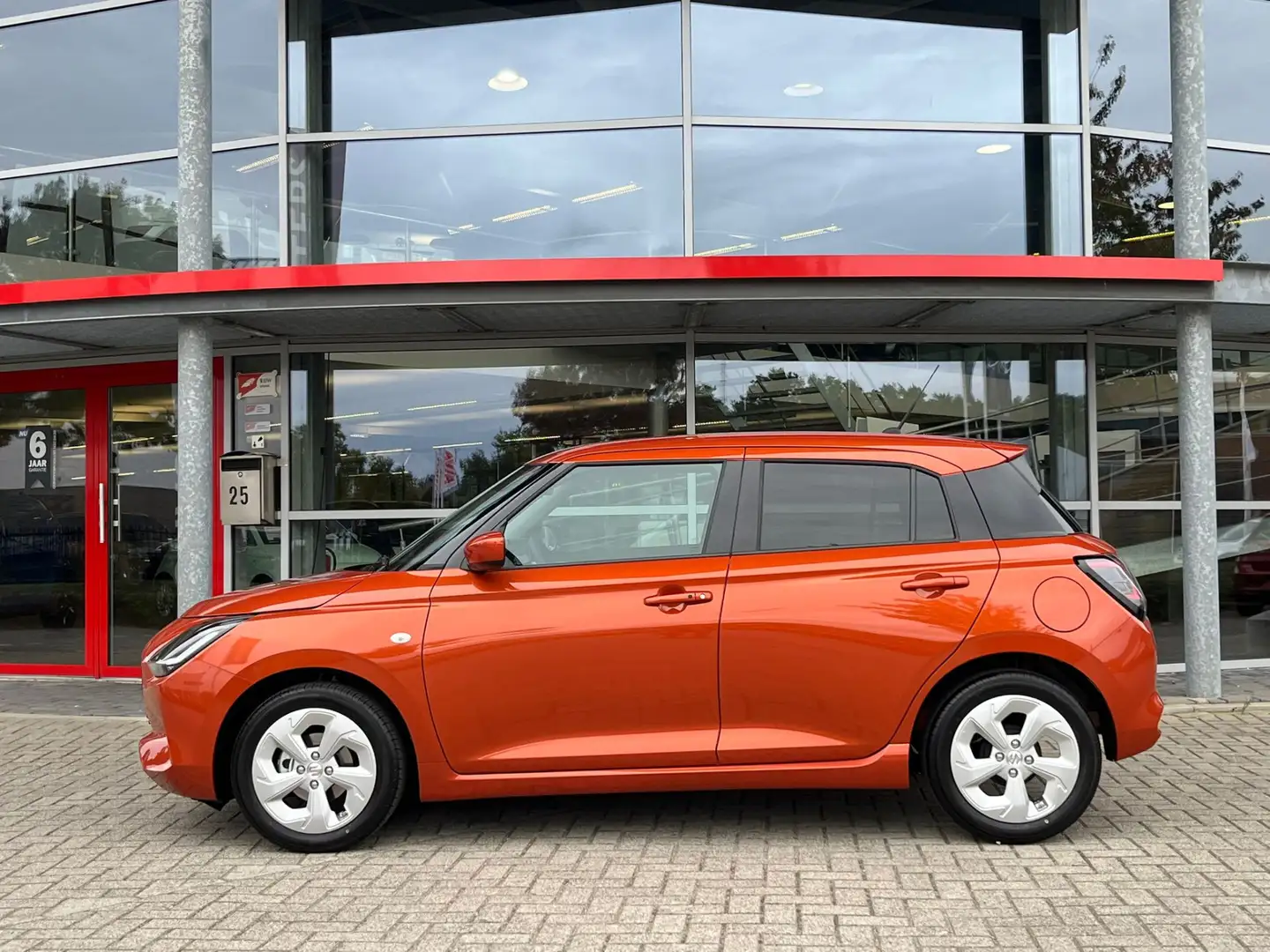 Suzuki Swift 1.2 Select Smart Hybrid | Direct uit voorraad leve Oranje - 2
