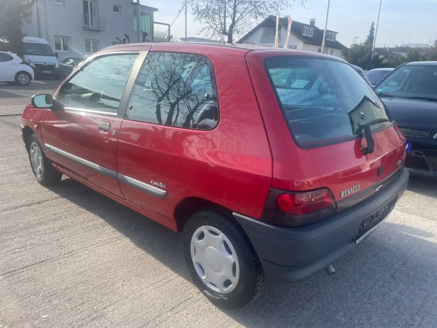 Renault Clio 1,2Ltr. NUR 124.476 KM Rojo - 2
