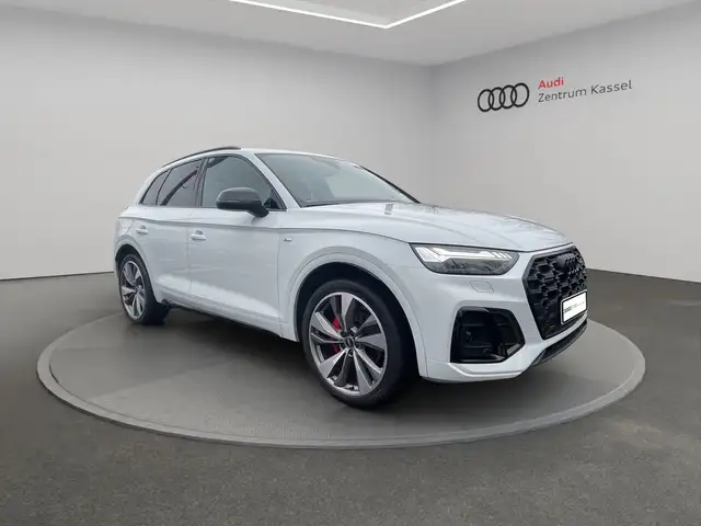 Audi Q5 view 9