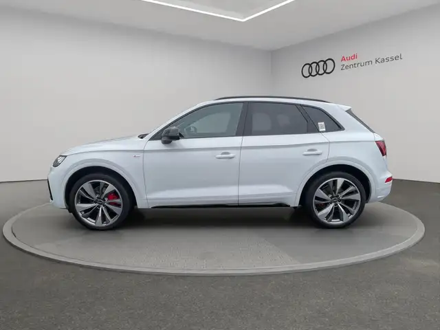 Audi Q5 view 4