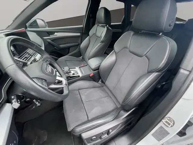 Audi Q5 view 11