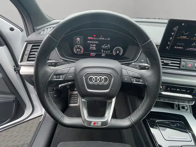 Audi Q5 view 12