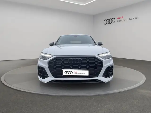 Audi Q5 view 10