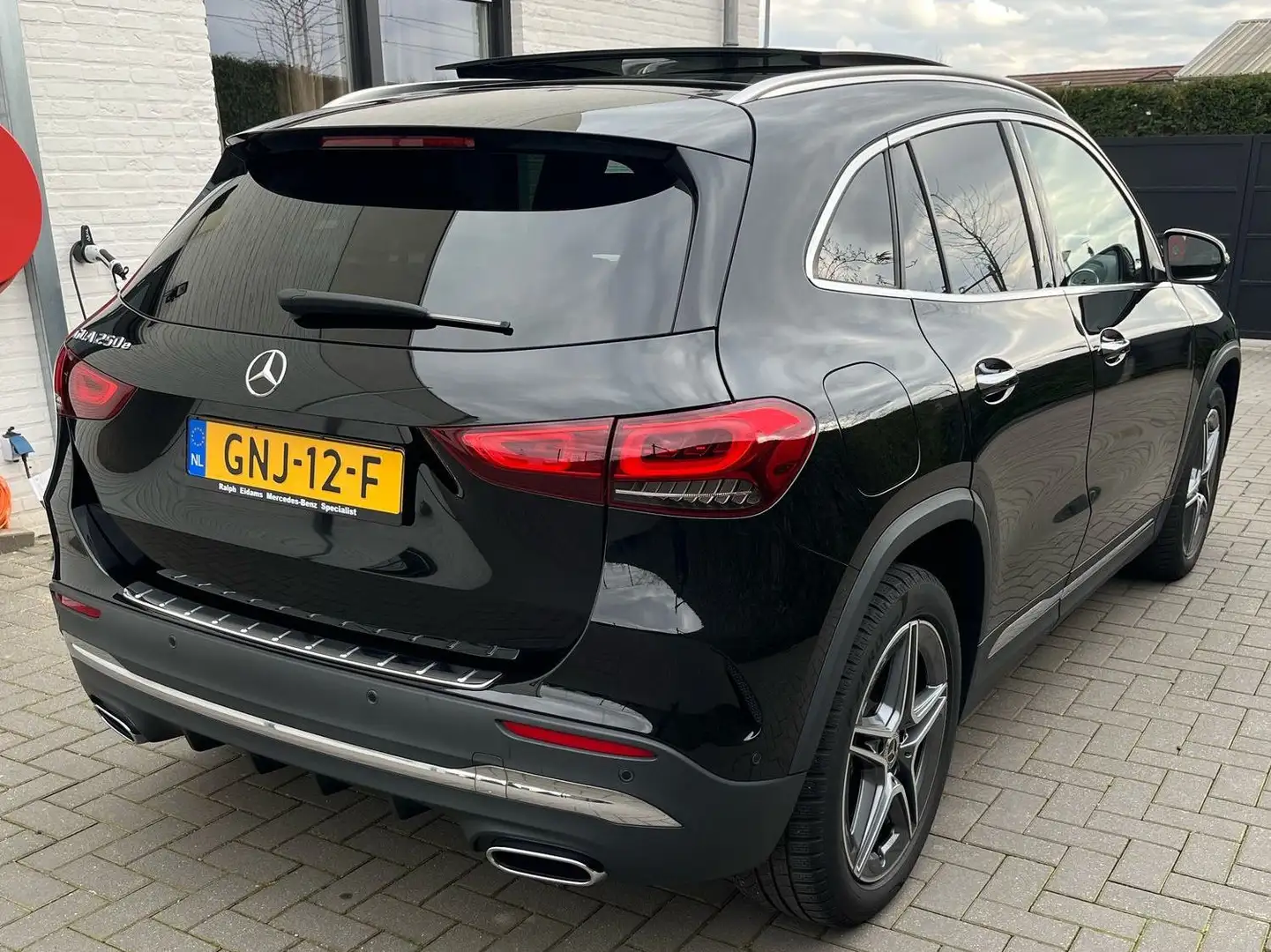 Mercedes-Benz GLA 250 GLA 250 AMG Line Zwart - 2