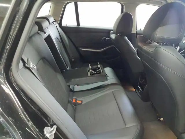 BMW 3 Series view 13