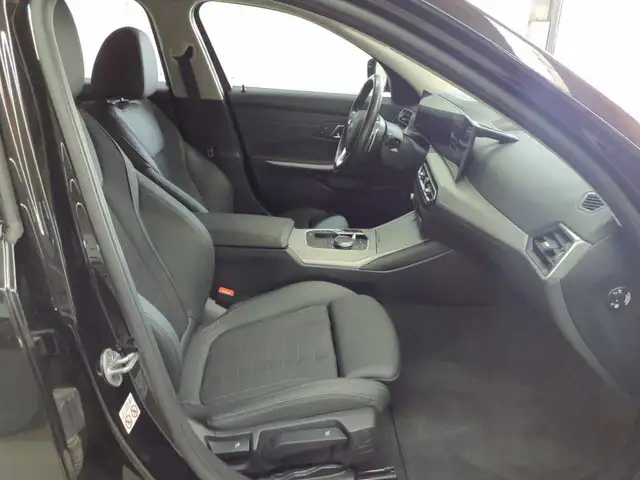 BMW 3 Series view 7