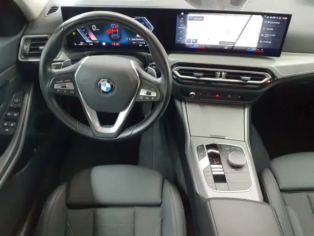 BMW 3 Series view 9