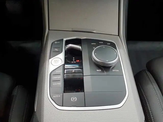 BMW 3 Series view 10