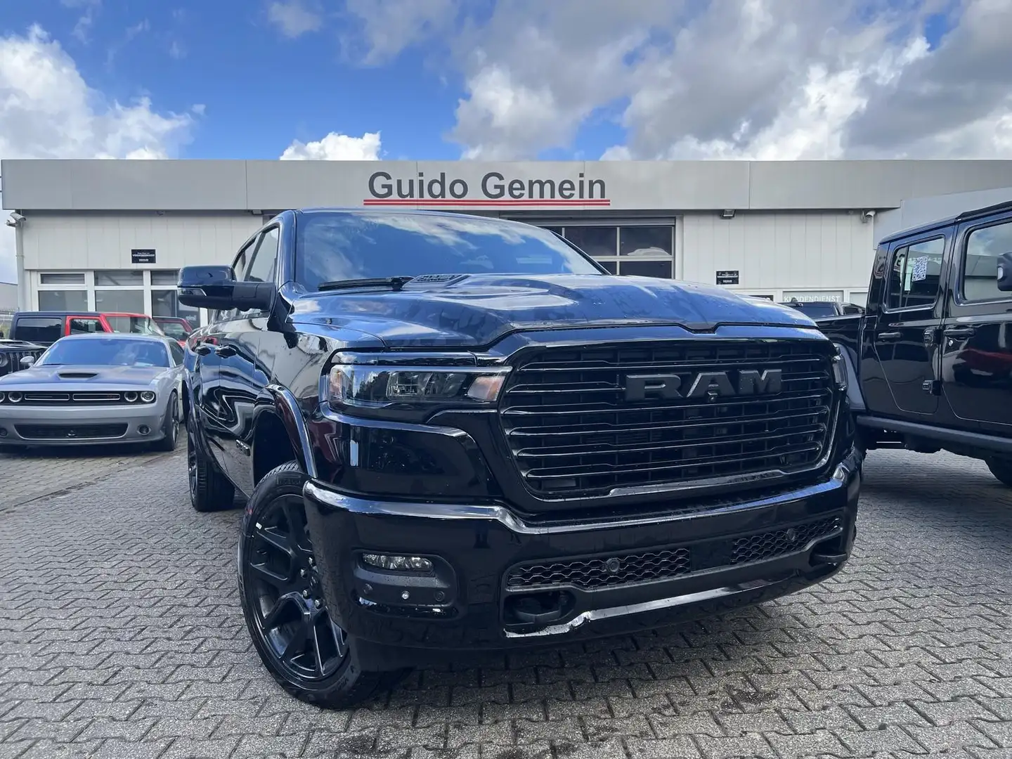 Dodge RAM 3.0L I6 HURRICANE Laramie Night Premium 2025 AHK + Negro - 1