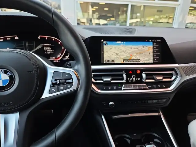 BMW 3 Series view 20