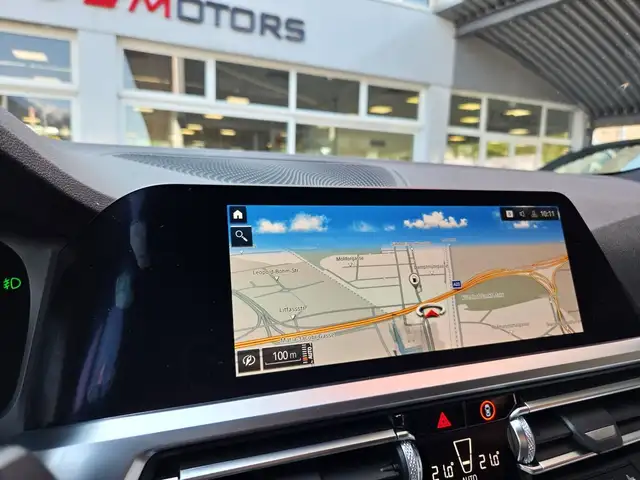 BMW 3 Series view 22
