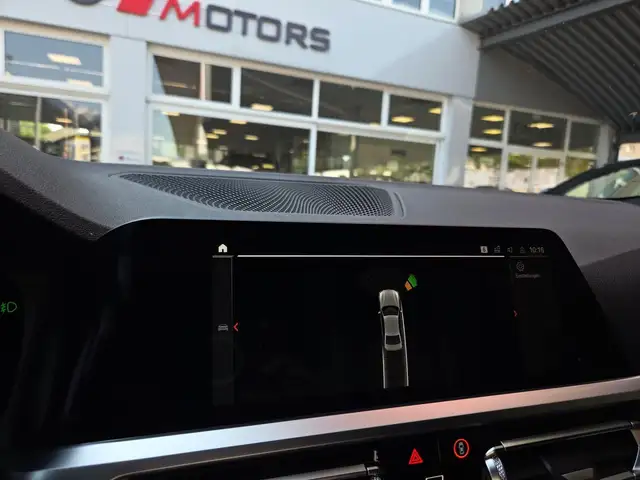 BMW 3 Series view 24