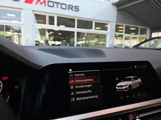 BMW 3 Series view 23