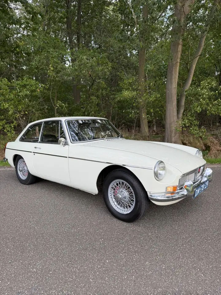 MG B type 1.8 GT, foto 3