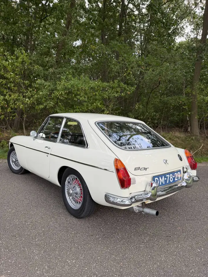MG B type 1.8 GT, foto 7