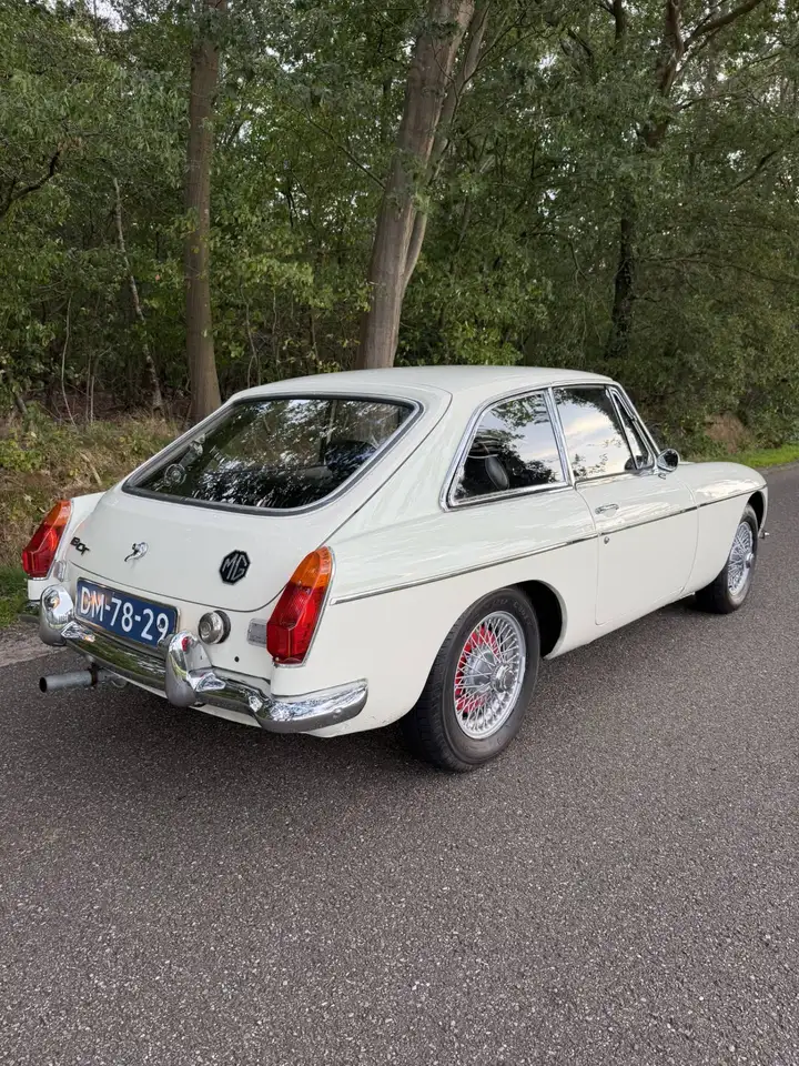 MG B type 1.8 GT, foto 2
